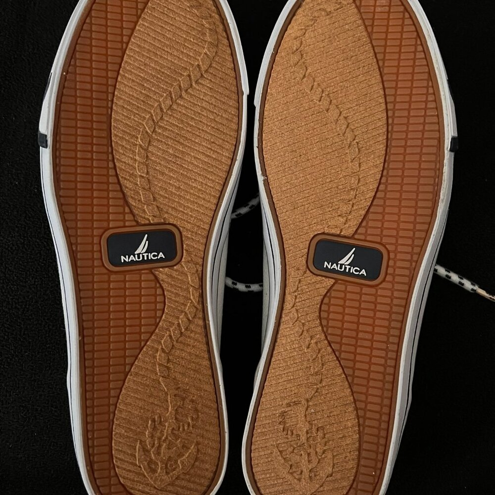 NEVER WORN NAUTICA MENS BOAT SHOES, SIZE 8, WHITE CANVAS - Picture 4 of 6